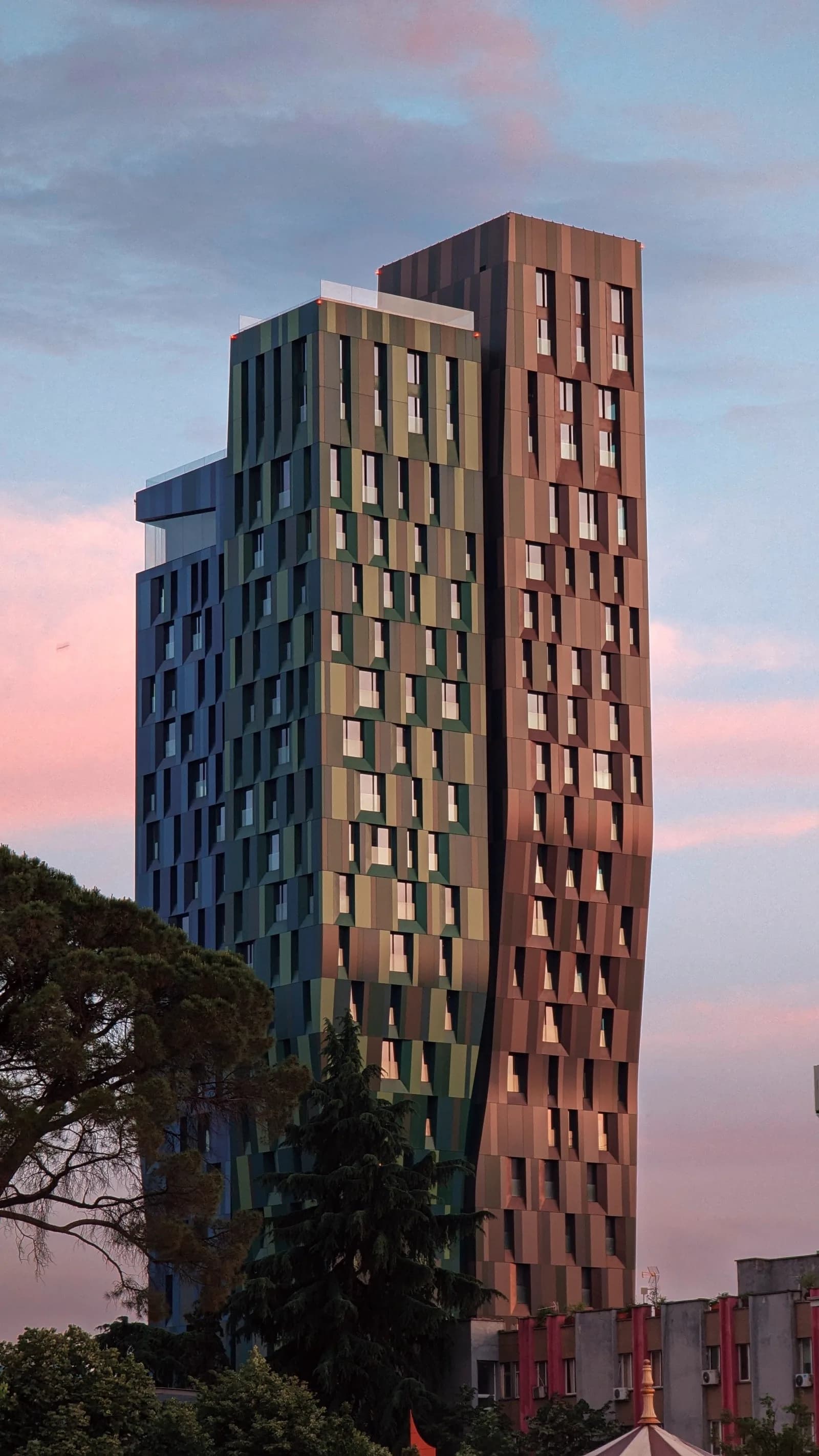 Arkitekturë moderne në Tiranë